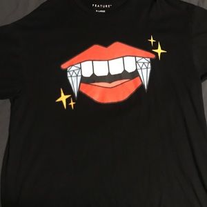 Xl Feature T-shirt Hypebeast ⚫️🔴